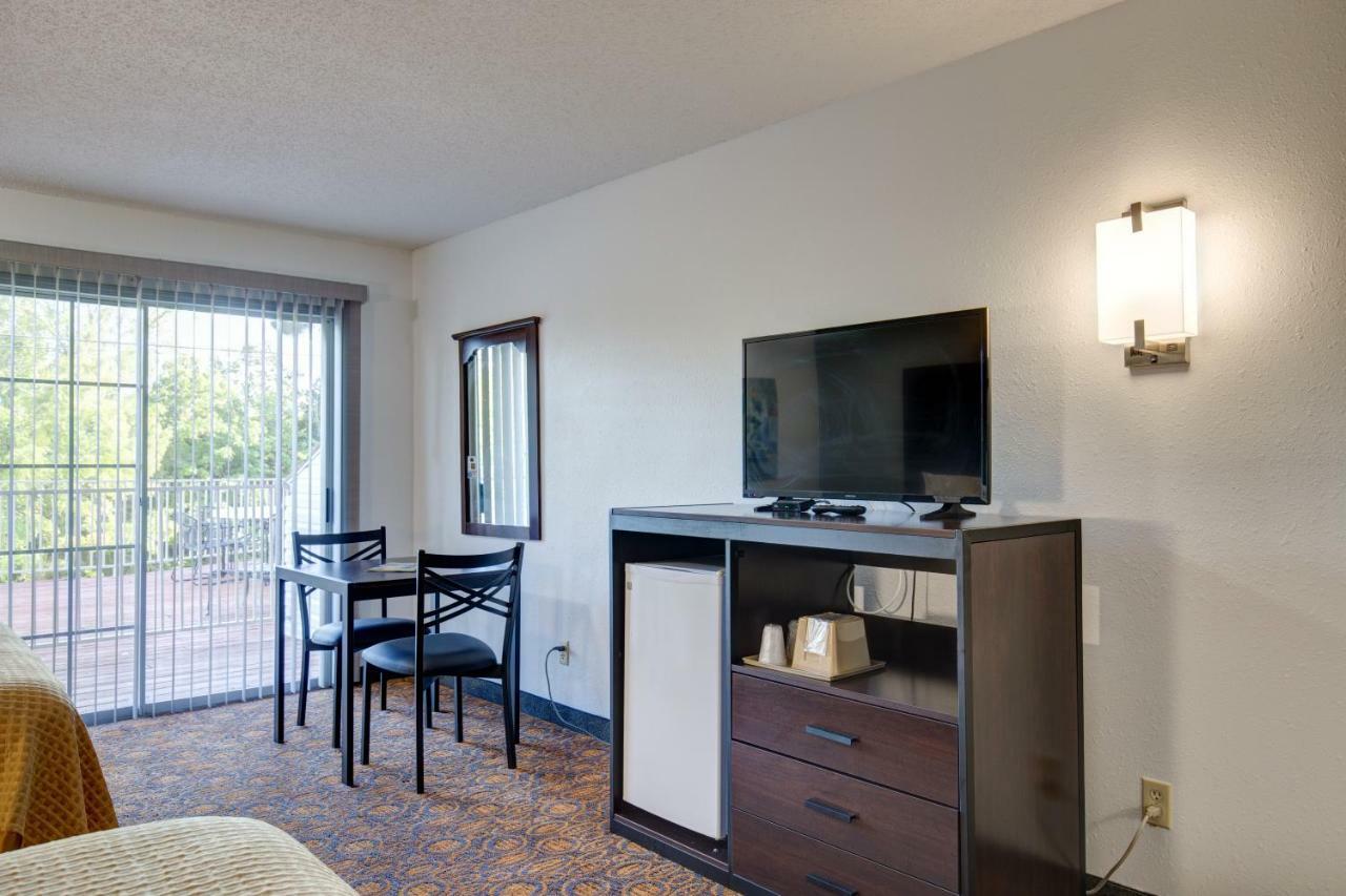 Howard Johnson By Wyndham Branson Theatre District Екстер'єр фото