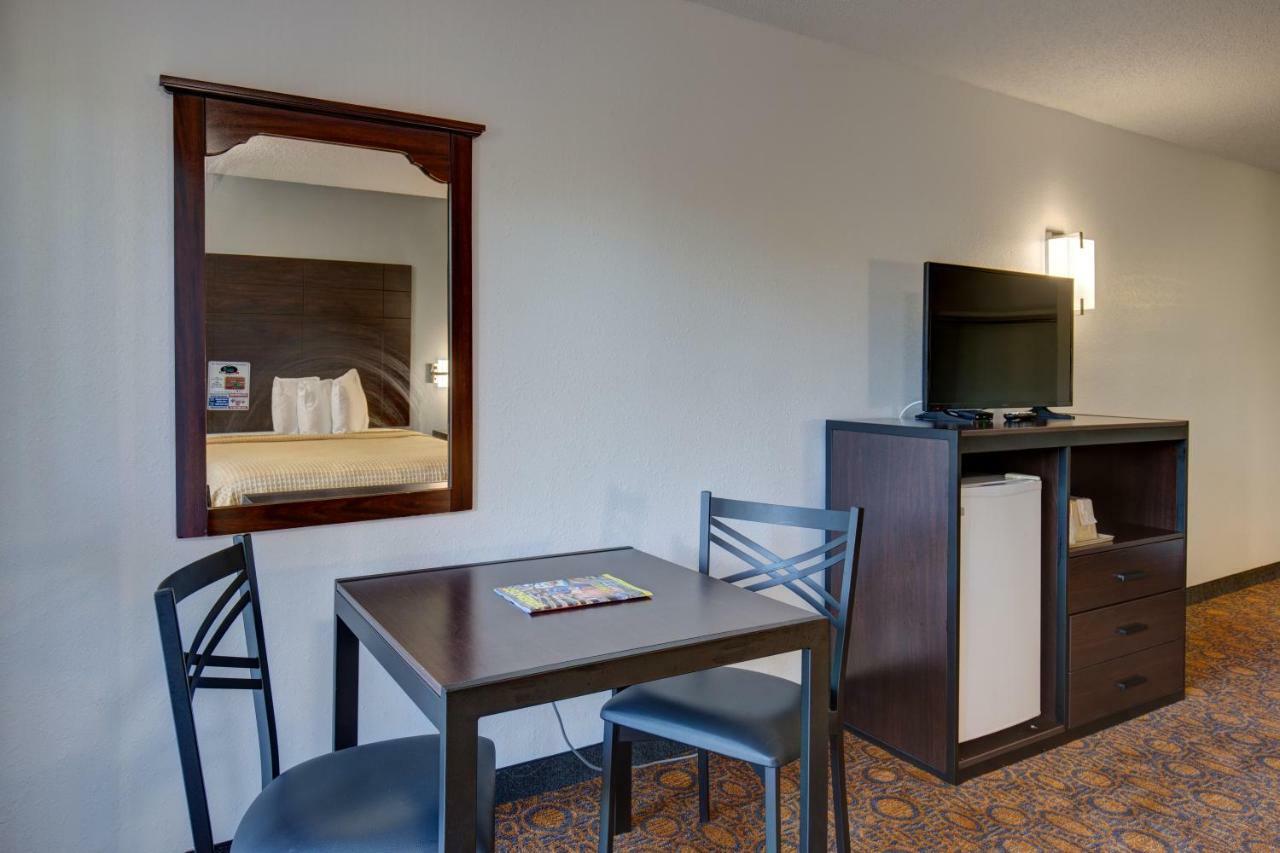 Howard Johnson By Wyndham Branson Theatre District Екстер'єр фото